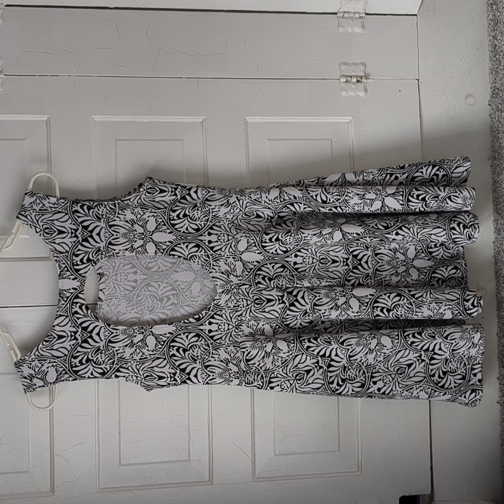 Dress - Picture 2 of 2